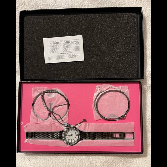 Isaac Mizrahi Accessories - NWT Isaac Mizrahi Watch with 2 Bracelets Set